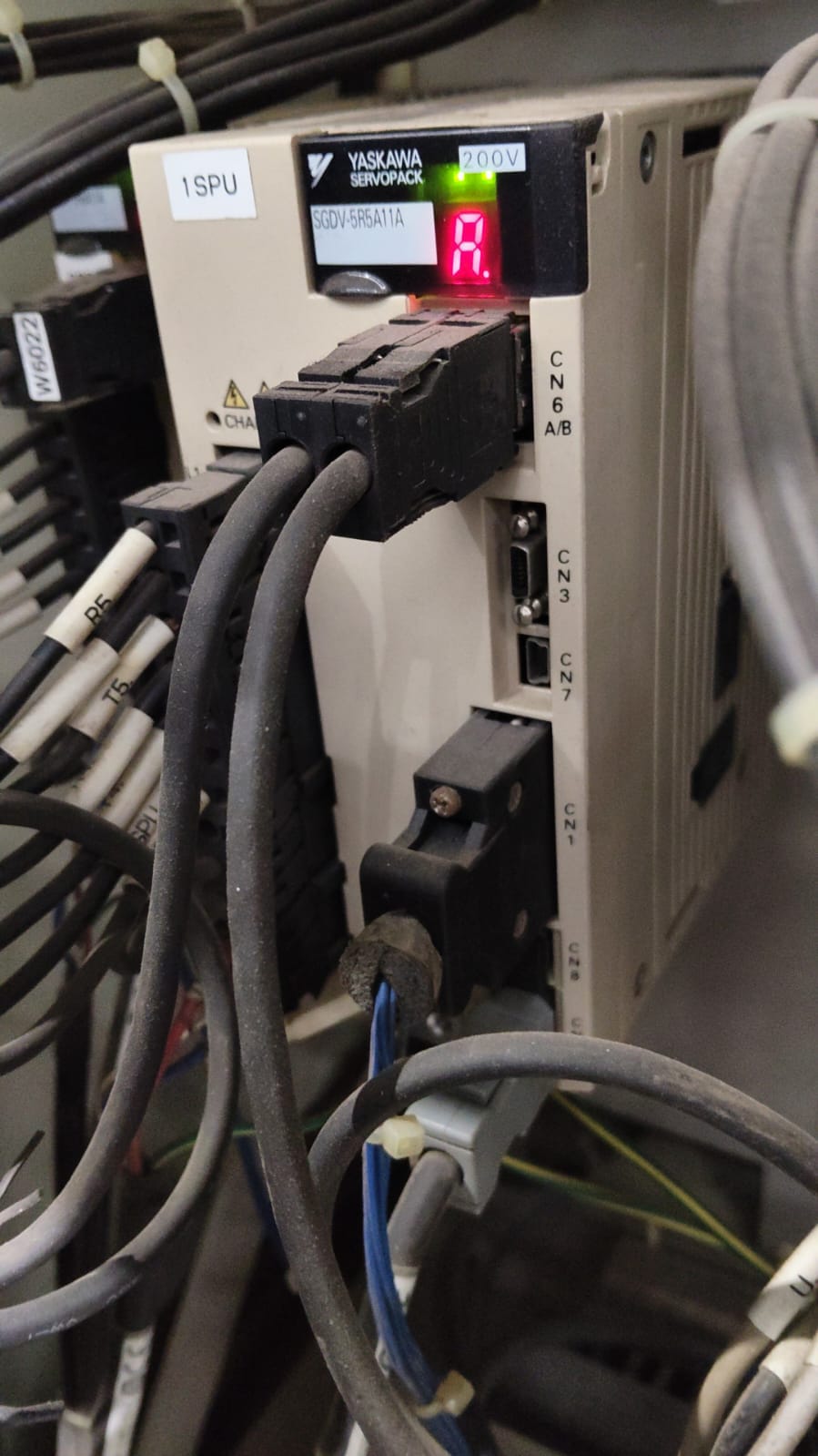 Yaskawa Servopack SGDV-5R5A11A servo drive installed in a machine control panel